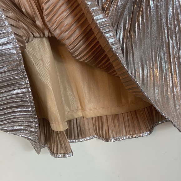 𝅺METALLIC pleated midi skirt - Picture 5 of 7
